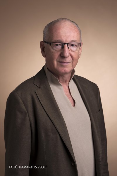 Szikora János